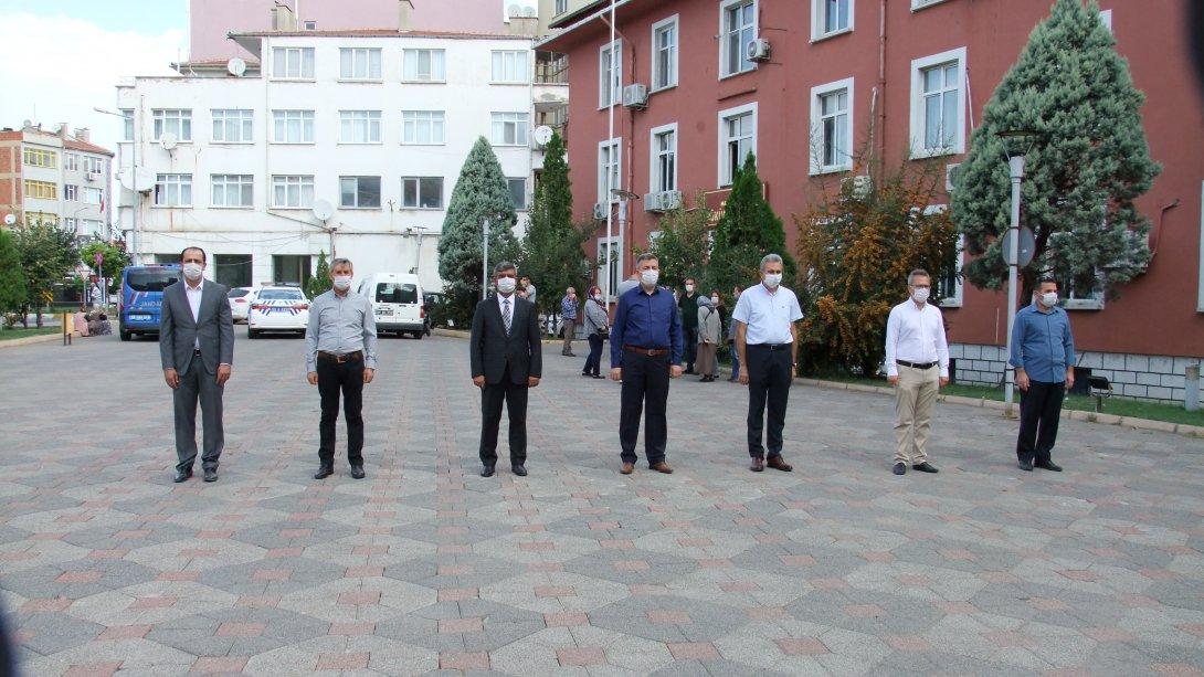 İlköğretim Haftası Münasebeti İle Atatürk Anıtı'na Çelenk Sunma Töreni Gerçekleştirildi.
