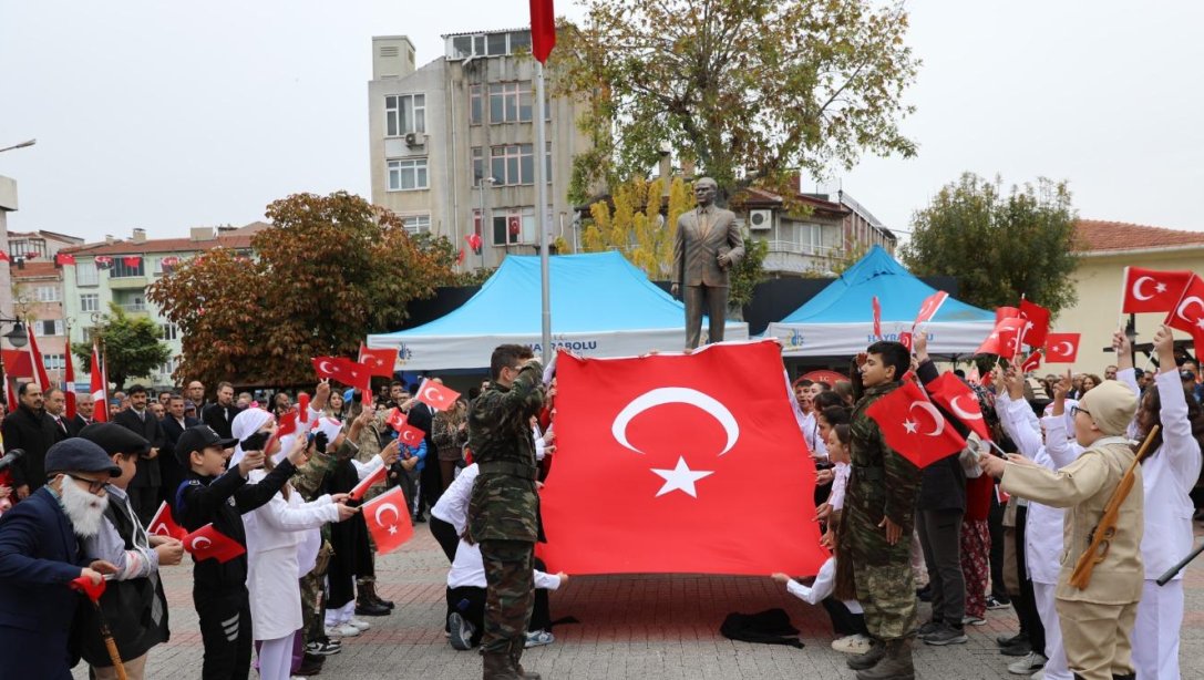 Hayrabolu'nun Düşman İşgalinden Kurtuluşunun 102. Yıl Dönümü Törenle Kutlandı